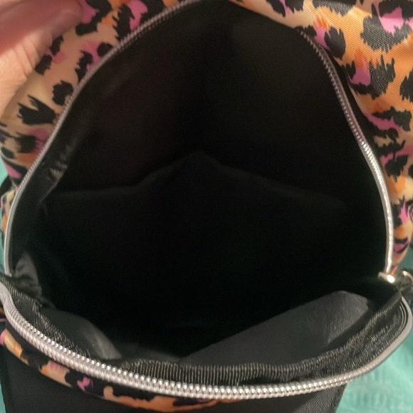 Leopard print one shoulder Back pack bag//purse NWOT - Picture 5 of 8